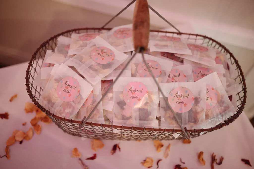 Confetti in a Basket - Lisa & Cem's Wedding